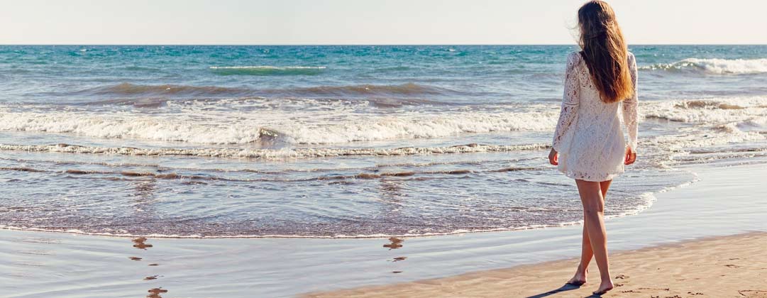 chica en la playa